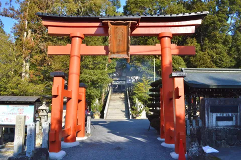 敢国神社
