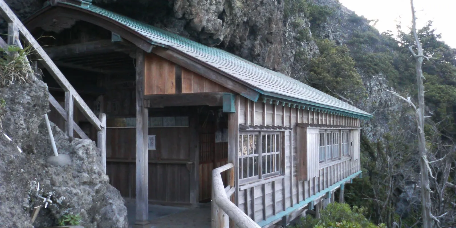 石室神社