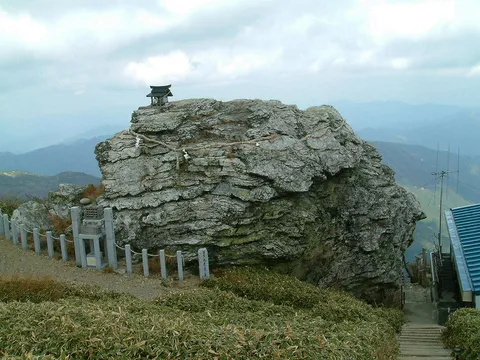 劔山本宮宝蔵石神社 3