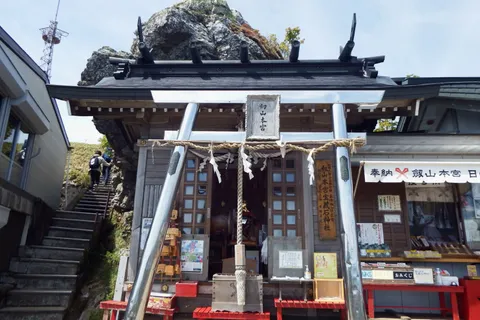 劔山本宮宝蔵石神社