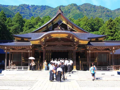 彌彦神社