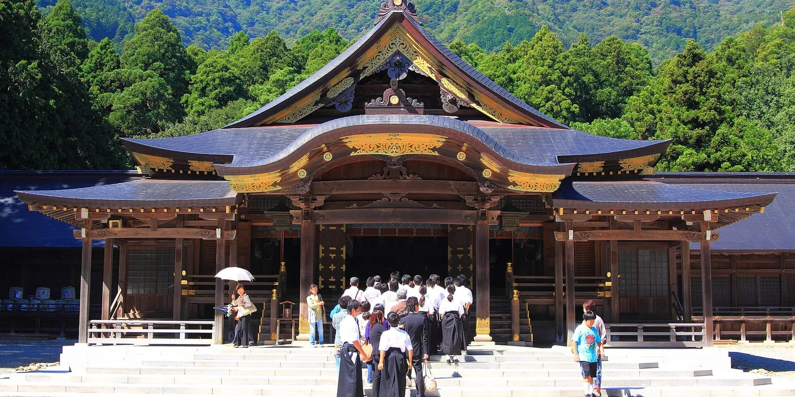 彌彦神社